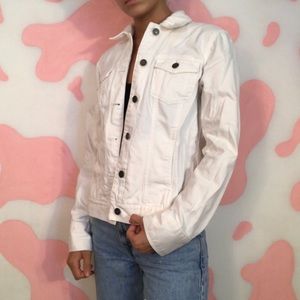 Eddie Bauer white jean jacket 🤍🤍size medium